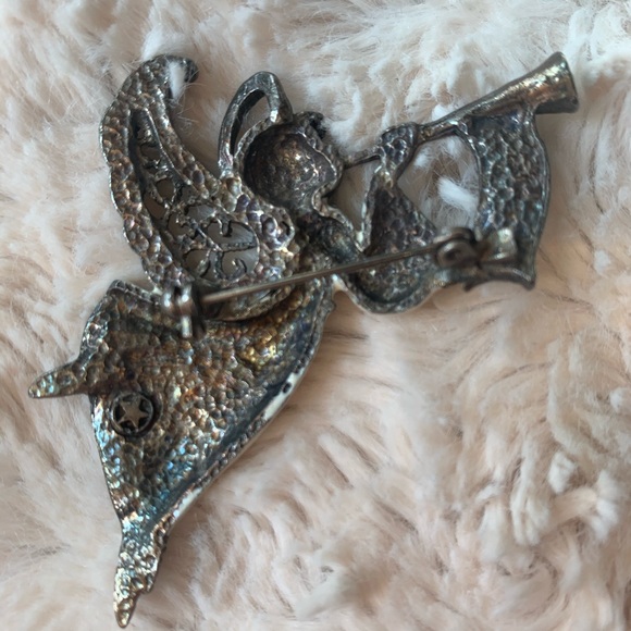 Beautiful Angel brooch - Picture 2 of 2